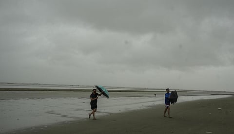 வங்கதேசம் - மே.வங்கம் இடையே கரையைக் கடக்கிறது ரீமல் புயல்: கொல்கத்தாவில் விமான சேவை ரத்து