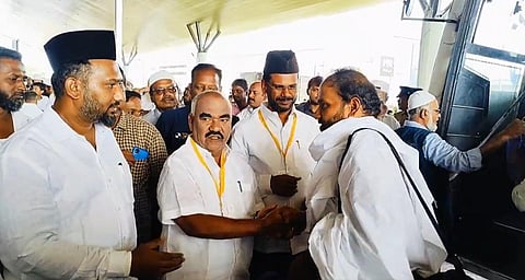 புனித ஹஜ் பயணம்: 326 பேருடன் சென்னையில் இருந்து புறப்பட்டது முதல் விமானம்