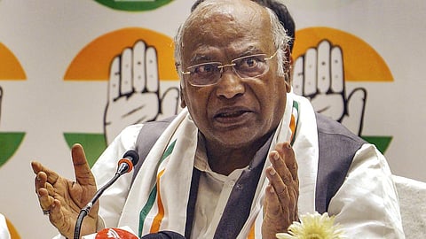 “முஜ்ரா நடனம் என்று கூறி பிஹாரை அவமதித்து விட்டார் பிரதமர் மோடி” - கார்கே