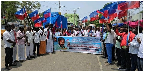 சிலந்தி ஆற்றின் குறுக்கே கேரள அரசு அணை கட்டுவதை கண்டித்து தாராபுரத்தில் விசிக ஆர்ப்பாட்டம்