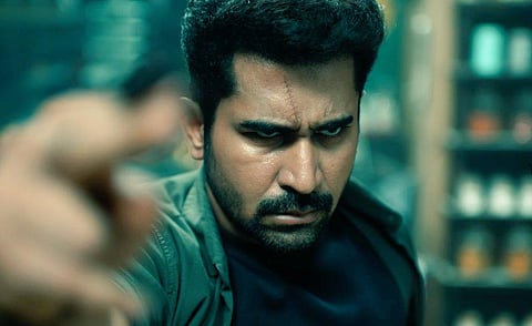 விஜய் ஆண்டனியின் ஆக்‌ஷன் அவதாரம்: விஜய் மில்டனின் ‘மழை பிடிக்காத மனிதன்’ டீசர் எப்படி?