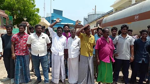 நிலத்தை பாதிக்கும் பாமாயில் ஆலையை மூடக் கோரி திருவாரூர் விவசாயிகள் போராட்டம்