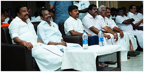 திருச்சியில்  நடைபெற்று வரும் திமுக தலைமை மற்றும் வாக்கு எண்ணிக்கை மைய முகவர்கள் ஆலோசனைக் கூட்டத்தில் கலந்து
கொண்ட நகராட்சி நிர்வாக துறை அமைச்சர் கே என் நேரு உள்ளிட்டோர்