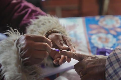 இறுதிகட்ட தேர்தலில் பிற்பகல் 3 மணி வரை 49.68% வாக்குப்பதிவு