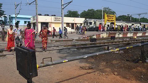 விம்கோநகர் ரயில்வே சுரங்கப்பாதை பணி முடக்கம்