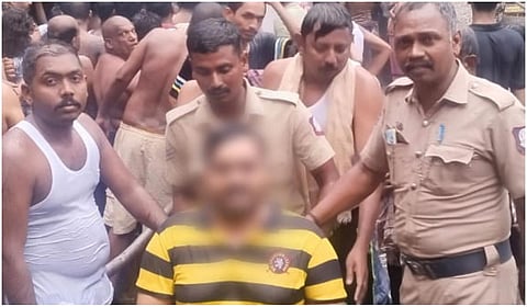 குற்றால அருவியில் காவல்துறை உதவி பெற்ற மாற்றுத்திறனாளி