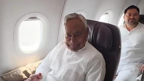 ஒரே விமானத்தில் நிதிஷ் குமார் மற்றும் தேஜஸ்வி யாதவ்