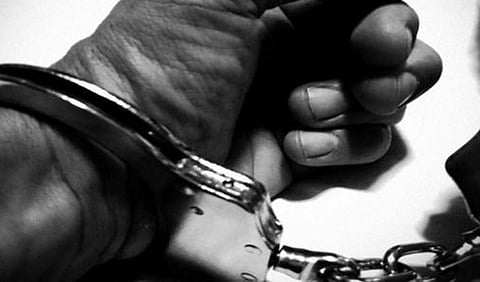 எழும்பூர் ரயில் நிலையத்தில் பயணிகளிடம் தொடர் திருட்டில் ஈடுபட்ட திருச்சி இளைஞர் கைது