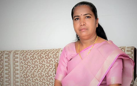 காங்கிரஸ் சார்பில் குஜராத்தில் வெற்றி கணக்கை தொடங்கிய ஜெனிபென் தாக்குர்!