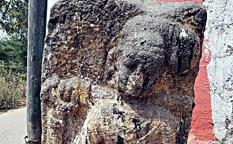 விஜயநகர பேரரசு காலத்து பழமையான அரிகண்ட சிலை.