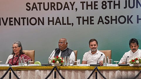 99 காங்கிரஸ் எம்.பி.க்களை தகுதி நீக்கம் செய்ய வேண்டும்: குடியரசு தலைவருக்கு டெல்லி வழக்கறிஞர் கடிதம்