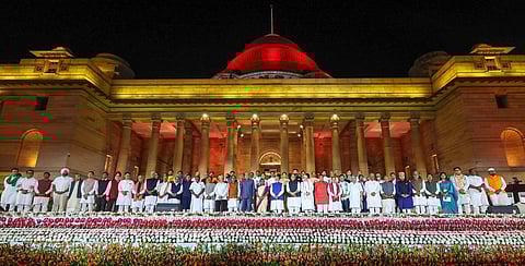 பிரதமர் மோடி அமைச்சரவையில் 5 சிறுபான்மையினர்: முஸ்லிம் சமூகத்தினருக்கு பிரதிநிதித்துவம் இல்லை