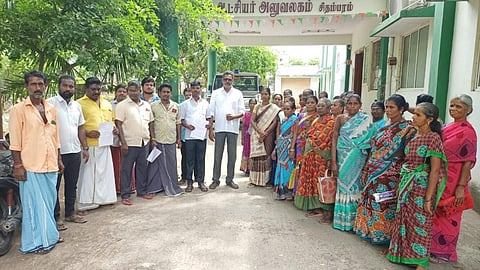 சிதம்பரம் அரசு மருத்துவமனை விரிவாக்கம்: நேரு நகர் குடியிருப்புவாசிகள் கண்ணீர் மல்க மனு