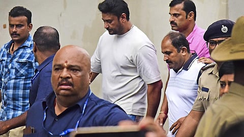 தோழிக்காக ரசிகரை உதைத்து கொன்ற நடிகர் தர்ஷன்: அப்ரூவர் ஆன நெருங்கிய நண்பர் வாக்குமூலம்