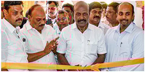 தஞ்சாவூர் மாவட்டம் பூதலூரை அடுத்த ஒரத்தூரில் புதிய துணை சுகாதார நிலைய கட்டிடத்தை  அமைச்சர் மா.சுப்பிரமணியன் பயன்பாட்டுக்கு திறந்து வைத்தார் |  படம் : ஆர்.வெங்கடேஷ்.