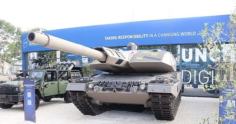 பாரிஸ் கண்காட்சியில் இந்திய ஆயுதங்கள்