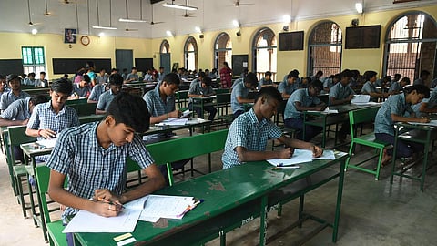 பிளஸ் 2 பொதுத் தேர்வு மறு மதிப்பீடு, மறுகூட்டல் முடிவுகள்: 2,328 மாணவர்களின் மதிப்பெண்களில் மாற்றம்