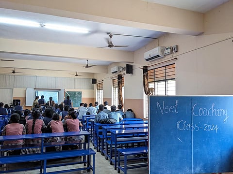அரசு பள்ளி மாணவர்களுக்கு இலவச நீட், ஜேஇஇ பயிற்சி வகுப்பு: வழிமுறைகளை வெளியிட்டது பள்ளிக்கல்வி துறை