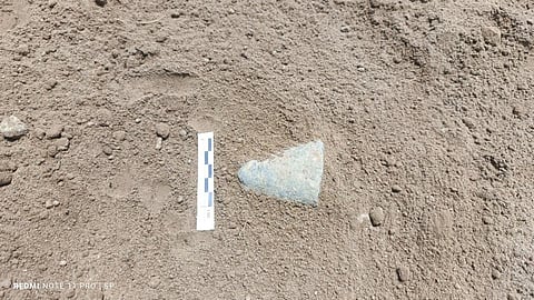 ‘சென்னானூர் அகழாய்வில் 4,000 ஆண்டு பழமையான புதிய கற்கால வெட்டுக்கருவி கண்டெடுப்பு’