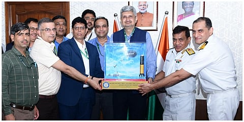 புதுடெல்லியில் பாதுகாப்பு ஆராய்ச்சி மற்றும் மேம்பாட்டு அமைப்பு நடுத்தர தூர-நுண்ணலை மறைப்பு ராக்கெட்டை இந்தியக் கடற்படையிடம் ஒப்படைத்தது. 