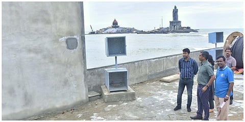 கன்னியாகுமரியில் திருவள்ளுவர் சிலையை காண்பதற்கு லேசர் தொழில் நுட்பத்துடன் அமைக்கப்பட்டு வரும் ஒலி, ஒளி காட்சிக்கூட பணியினை  ஆட்சியர் ஸ்ரீதர் மற்றும் அதிகாரிகள் பார்வையிட்டனர்.