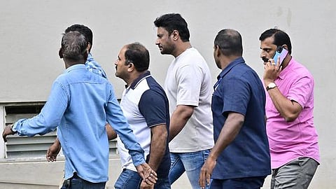 கைது செய்யப்பட்ட நடிகர் தர்ஷன் | படம்: முரளி குமார்