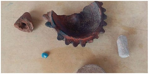 வெம்பக்கோட்டையில் நடைபெறும் அகழ்வாய்வில் அலங்கரிக்கப்பட்ட சுடுமண் அகல்விளக்கு உள்ளிட்ட பொருட்கள் கண்டெடுக்கப்பட்டுள்ளன.