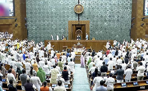 நீட் தேர்வு விவகாரத்தால் நாடாளுமன்றத்தில் அமளி