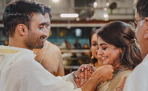 குருவாயூர் கோயிலில் நடிகை மீரா நந்தன் திருமணம்!