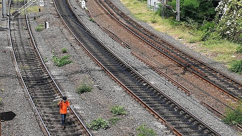 சென்னையில் இருந்து மகாபலிபுரம் வழியாக கடலூருக்கு புதிய ரயில் பாதை திட்டம்: கூடுதல் நிதி ஒதுக்கி செயல்படுத்த பயணிகள் கோரிக்கை