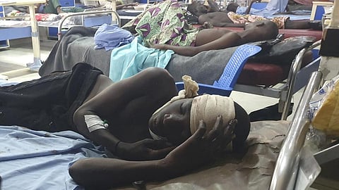 தாக்குதலில் காயமடைந்தவர்கள் சிகிச்சை பெற்று வருகின்றனர்