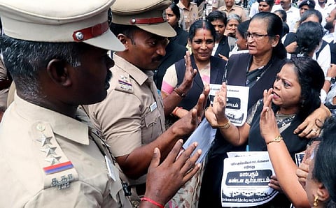 புதிய குற்றவியல் சட்டங்களுக்கு எதிராக வழக்கறிஞர்கள் போராட்டம்.