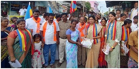 விக்கிரவாண்டி கடைவீதியில்  சவுமியா  அன்புமணி பாமக வேட்பாளருக்கு ஆதரவாக பிரச்சாரம் செய்தார் உடன் சங்கமித்ரா அன்புமணி 