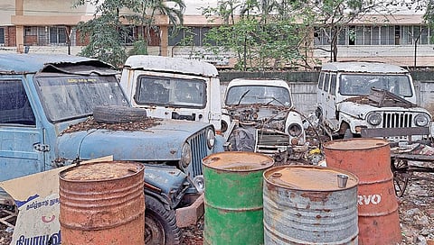 சென்னை - சேப்பாக்கம் பொதுப்பணித் துறை வளாகத்தில் மழைநீர் தேங்கி டெங்கு பரவும் அபாயம்