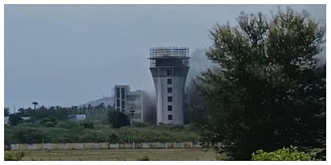 மதுரை விமான நிலைய வளாகத்தில் ஏற்பட்ட தீ விபத்தில் ஏசி உள்ளிட்ட பொருட்கள் சேதமடைந்தன