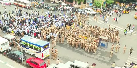 ஆம்ஸ்ட்ராங் கொலை: சென்னை ராஜீவ் காந்தி மருத்துவமனை முன்பு ஆதரவாளர்கள் சாலை மறியல்