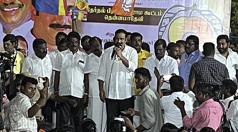 விக்கிரவாண்டி தொகுதிக்குட்பட்ட தென்னமாதேவி கிராமத்தில் அன்புமணி ராமதாஸ் பேசினார். 