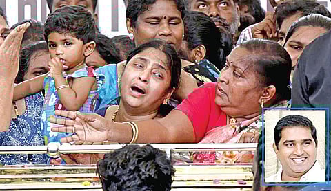 ஆம்ஸ்ட்ராங் உடலை பார்த்து கதறி அழுத அவரது மனைவி மற்றும் உறவினர்கள்.