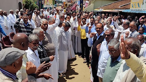 போராட்டத்தில் ஈடுபட்ட மக்கள்