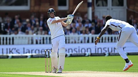 இங்கிலாந்துக்கு எதிரான முதல் டெஸ்ட்: 121 ரன்னுக்கு சுருண்டது மே.இ.தீவுகள் அணி