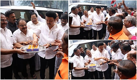 விக்கிரவாண்டி இடைத்தேர்தலில் திமுக தொடர்ந்து முன்னிலை வகித்துவரும் நிலையில் அண்ணா அறிவாலயத்தில் திமுக தொண்டர்களுக்கு முதல்வர் ஸ்டாலின் இனிப்புகளை வழங்கினார்.