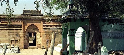 ம.பி.யின் ‘போஜ்சாலா’ இந்து கோயிலா, மசூதியா? - 2,000 பக்க அறிக்கையை சமர்ப்பித்தது தொல்லியல் துறை