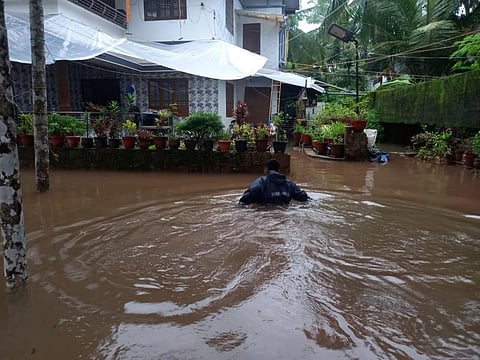 புதுச்சேரி - மாஹேயில் கனமழை: வீடுகளுக்குள் வெள்ளம் புகுந்ததால் மக்கள் பாதிப்பு