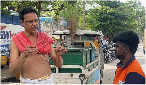 வைர நெக்லஸை மீட்டுக்கொடுத்த தூய்மைப் பணியாளர்