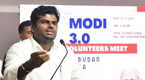 கோவை மேட்டுப்பாளையம் சாலையில் உள்ள குஜராத் சமாஜ் மண்டபத்தில் நடந்த நிகழ்வில் அண்ணாமலை. | படம்: ஜெ.மனோகரன்.