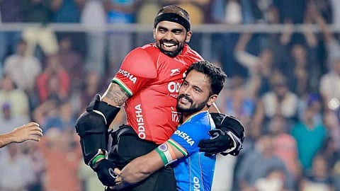 பி.ஆர்.ஸ்ரீஜேஷ் மற்றும் ஹர்மன்ப்ரீத்