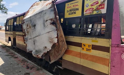 பழநியில் வீசிய சூறாவளி காற்று: அரசுப் பேருந்தின் மேற்கூரை பறந்ததால் அச்சம்