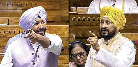 மக்களவையில் மத்திய அமைச்சர் ரவ்னீத் சிங் பிட்டு, காங்கிரஸ் எம்.பி. சரண்ஜித் சிங் சன்னி இடையே கடும் வாக்குவாதம் ஏற்பட்டது. படம்: பிடிஐ