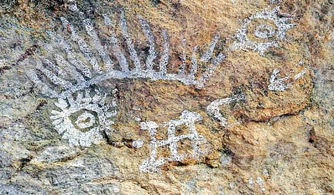 உசிலம்பட்டி அருகே உள்ள பாறை ஓவியங்கள்.