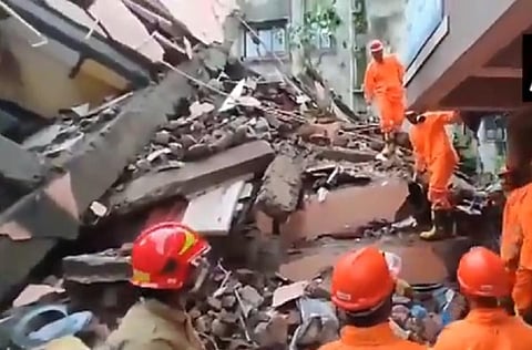 நவி மும்பையில் 3 மாடி கட்டிடம் இடிந்து விழுந்து விபத்து: மீட்பு பணிகள் தீவிரம்